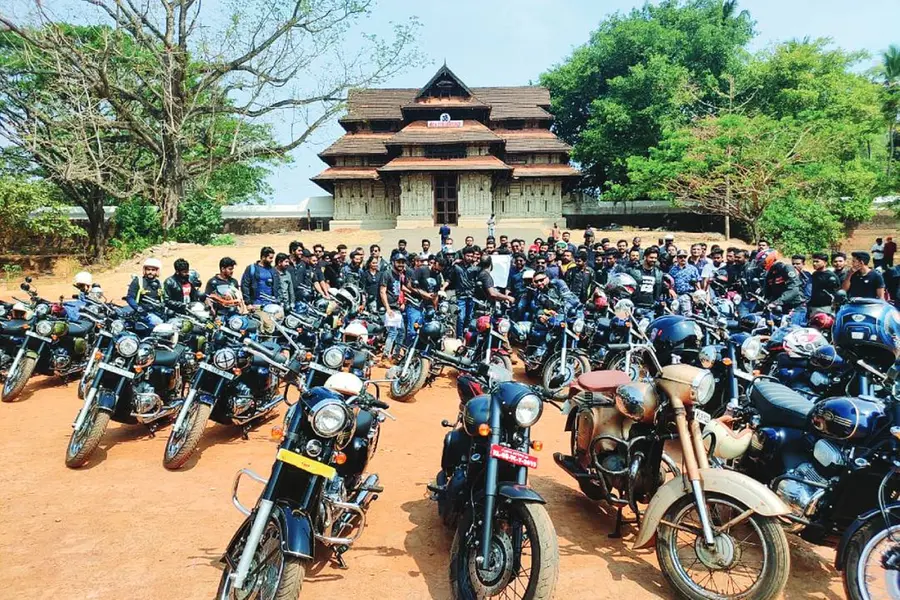 റോഡ് സുരക്ഷയുടെ പവര്ഫുള് സന്ദേശം സിംപിളായി പറഞ്ഞ് 'ജാവ ബ്രോസ് '