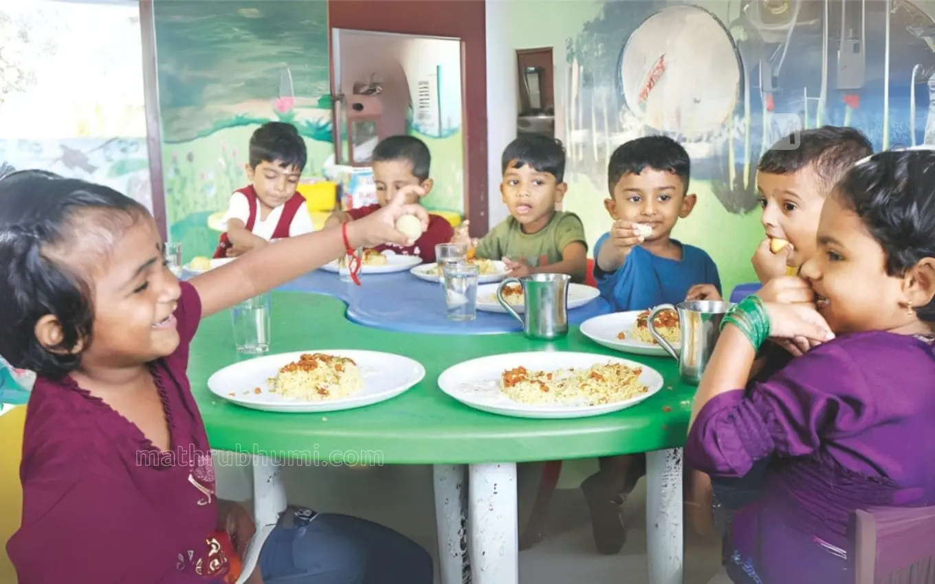 Children at Karuna Anganwadi on Bhatt Road, Kozhikode, enjoying egg biryani served as per the revised menu | Photo: KK Santosh