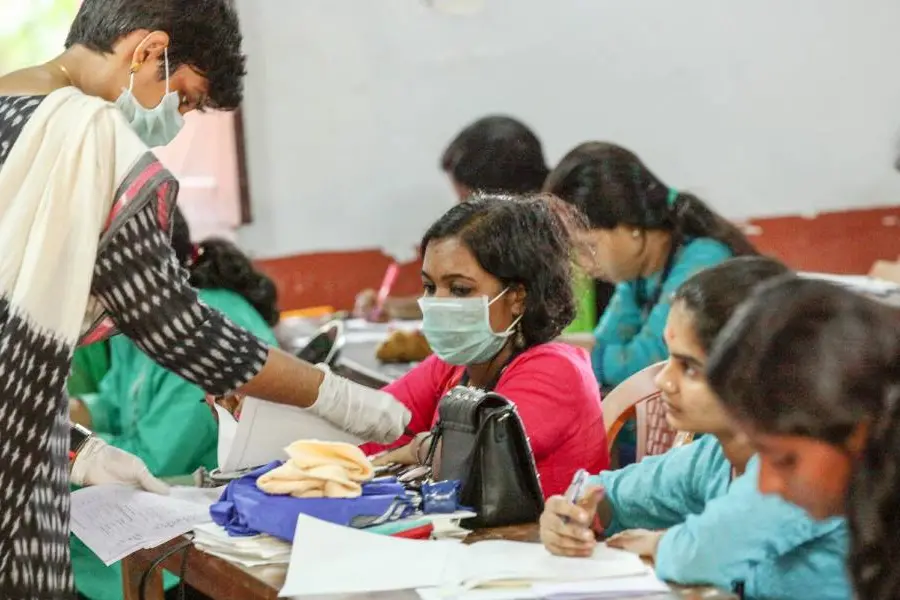 സ്വര്ണലേലമടക്കം നിര്ത്തിവെക്കണം; വിദ്യാഭ്യാസ സ്ഥാപനങ്ങളിലെ ഫീസടക്കാന് സമയം നീട്ടണം