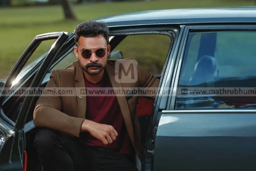 ഇരിങ്ങാലക്കുടയില് നിന്ന് മലയാള സിനിമയിലേക്കുള്ള ദൂരമെത്ര? ടൊവിനോ പറയുന്നു