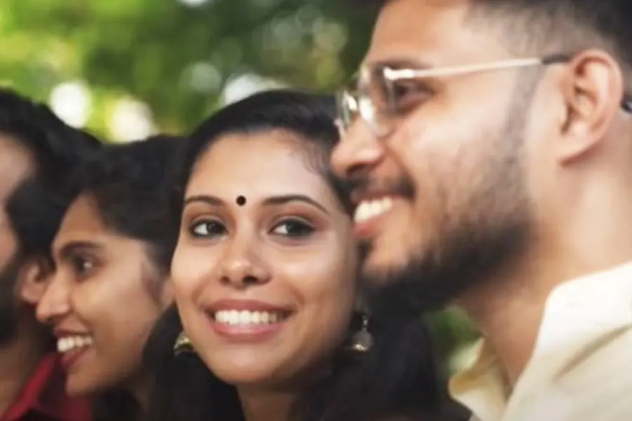 കൂടിച്ചേരലിന്റെ ഓണം, ശ്വേത പാടിയ 'തിരുവോണപൊന്പുലരി'