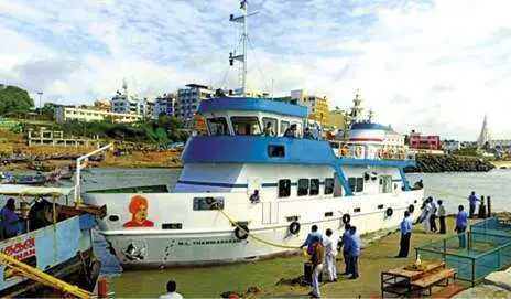 കന്യാകുമാരി കടലിൽ സർവീസ് നടത്താൻ പുതുതായി എത്തിച്ച ശീതീകരണ സംവിധാനത്തോടുകൂടിയ ബോട്ട്