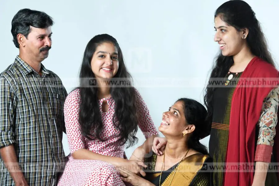 'സ്വപ്നലോകത്ത് നില്ക്കുന്ന മാതാപിതാക്കള് അഹങ്കാരം കുത്തിവച്ചെന്ന്'; കേട്ട പഴികളെക്കുറിച്ച് അനശ്വര