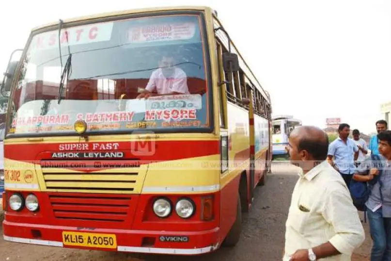 ബസ് യാത്രയെക്കാള് ലാഭം ബൈക്ക്; നിരക്ക് കൂട്ടുമ്പോള് ബസിനോട് ബൈ പറയാന് യാത്രക്കാര്