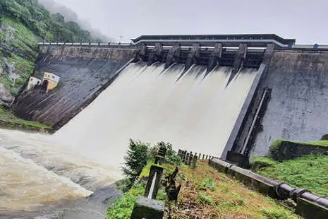 പത്തനംതിട്ട, ആലപ്പുഴ ജില്ലകള്ക്ക് ആശ്വാസം; പമ്പാ ഡാമിന്റെ ഷട്ടറുകള് അടച്ചു