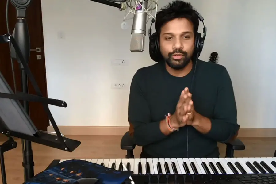 പിണറായി സാർ ഈ പാട്ട് ഞാൻ താങ്കൾക്ക് സമർപ്പിക്കുന്നു; കാർത്തിക്