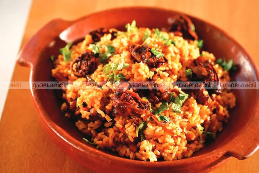 ഈസ്റ്ററിന് രുചിയേറും കല്ലുമ്മക്കായ തേങ്ങാ ചോറ്