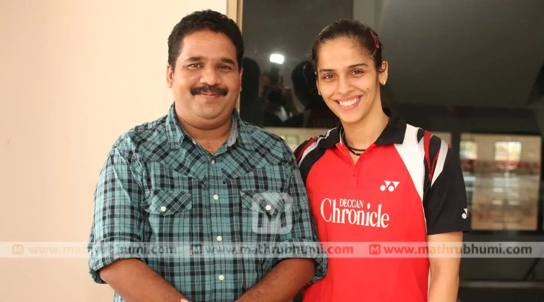 ഗോപീചന്ദ് അക്കാദമിയില് സൈനക്കൊപ്പം ലേഖകന്