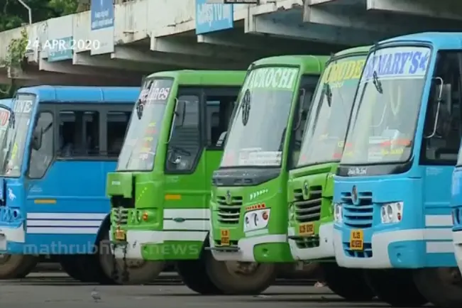 സ്വകാര്യ ബസിൽ ജോലി വേണോ, പോലീസ് ക്ലിയറൻസ് സർട്ടിഫിക്കറ്റ് വേണം; സർക്കാർ തീരുമാനം ശരിവെച്ച് ഹൈക്കോടതി