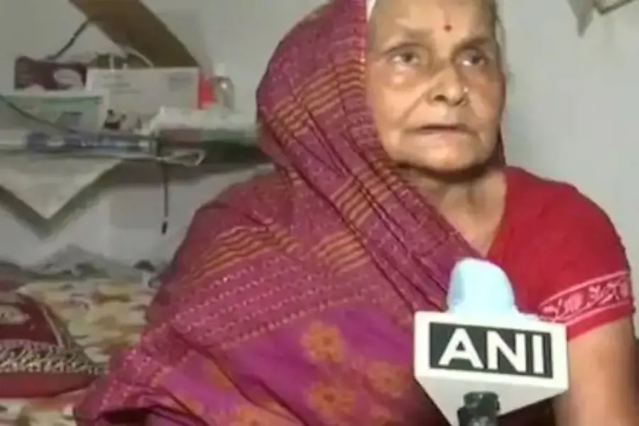 നീയും ഏറ്റുമുട്ടലില് കൊല്ലപ്പെട്ടേക്കാം; വികാസ് ദുബെയുടെ അനുജനോട് കീഴടങ്ങാന് ആവശ്യപ്പെട്ട് മാതാവ്