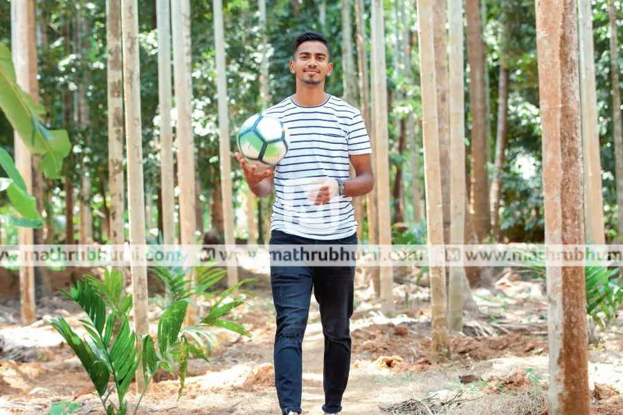 ഫുട്ബോള് കളിക്കാനായി എട്ടാംക്ലാസില് രണ്ടുവട്ടം പഠിച്ചു - ആഷിഖ് കുരുണിയന്