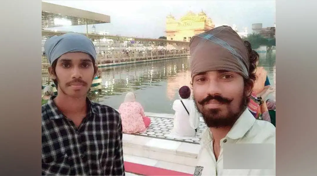 പഞ്ചാബിലെ സുവര്‍ണക്ഷേത്രത്തിനു മുമ്പില്‍ വൈശാഖും സുദീപും