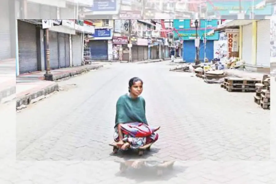 പണ്ടേ ലോക്ഡൗണ് ആയ ജീവിതമാണ് എന്റേത്. പോളിയോ ബാധിച്ചകാലുമായി ജീവിക്കാന് പൊരുതുന്ന ശാരദ പറയുന്നു