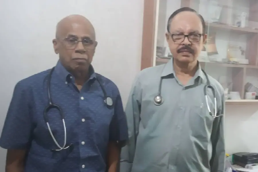സൗഹൃദങ്ങള്ക്ക് പ്രായമാകുന്നില്ല; പരസ്പരം താങ്ങായി ഈ ഡോക്ടര്മാര്