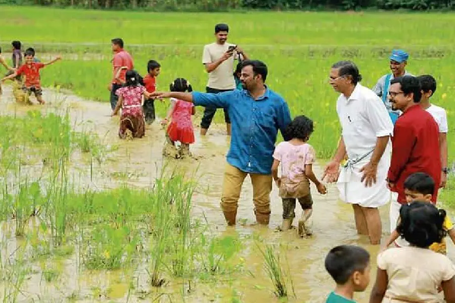 അടച്ചിടാതെ മലയാളം പള്ളിക്കൂടം; അമരത്ത് കവി മധുസൂദനന്‍ നായര്‍