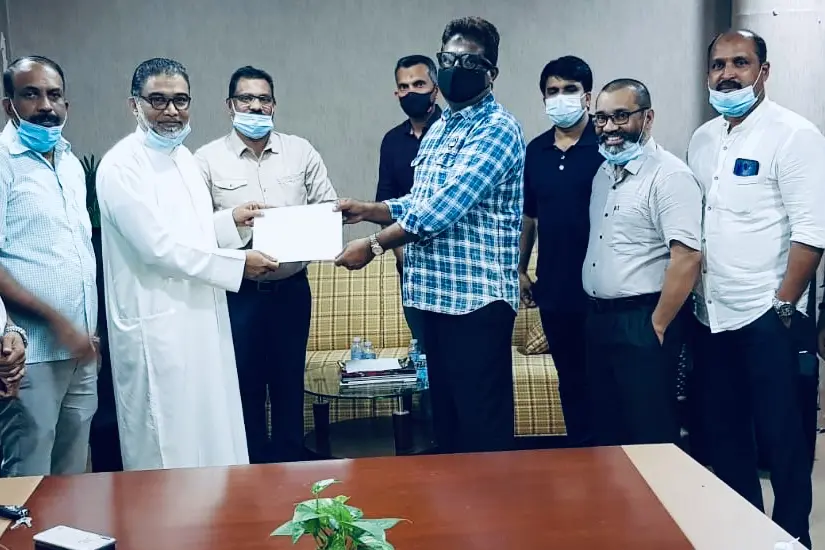 തണല് വിമാന ടിക്കറ്റുകള് കൈമാറി