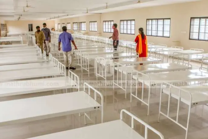 ഒരാഴ്ചയ്ക്കുള്ളിൽ 10,000 കിടക്കകൾ സജ്ജമാക്കും; പ്രതിരോധ പ്രവർത്തനങ്ങൾ ഊർജിതമാക്കി എറണാകുളം