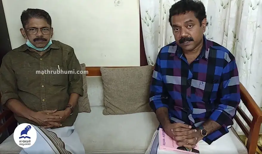 പുസ്തക പ്രകാശനത്തില് നിന്നും| ഫോട്ടോ: മാതൃഭൂമി