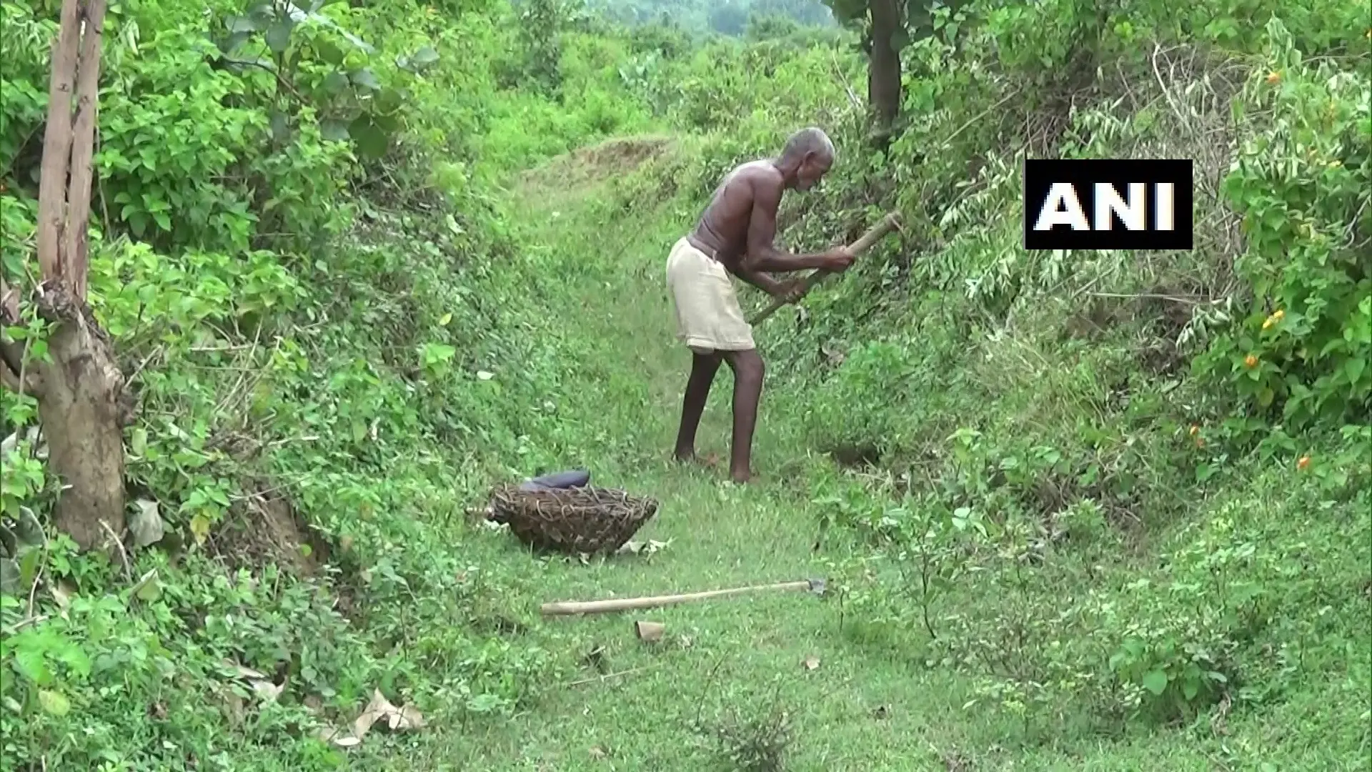 ലോങ്കി ഭുയാന് ചാല് നിര്മിക്കുന്നു| Image tweeted by@ANI