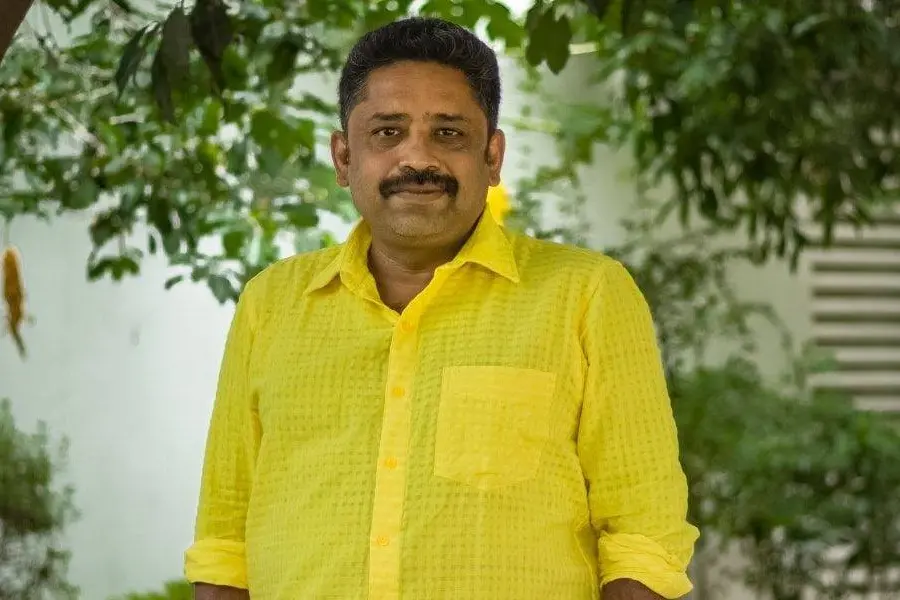 800 ൽ നിന്ന് പിന്മാറാൻ വിജയ് സേതുപതിയോട് ആവശ്യപ്പെട്ടു, ജീവന് ഭീഷണിയെന്ന് സംവിധായകൻ സീനു രാമസ്വാമി