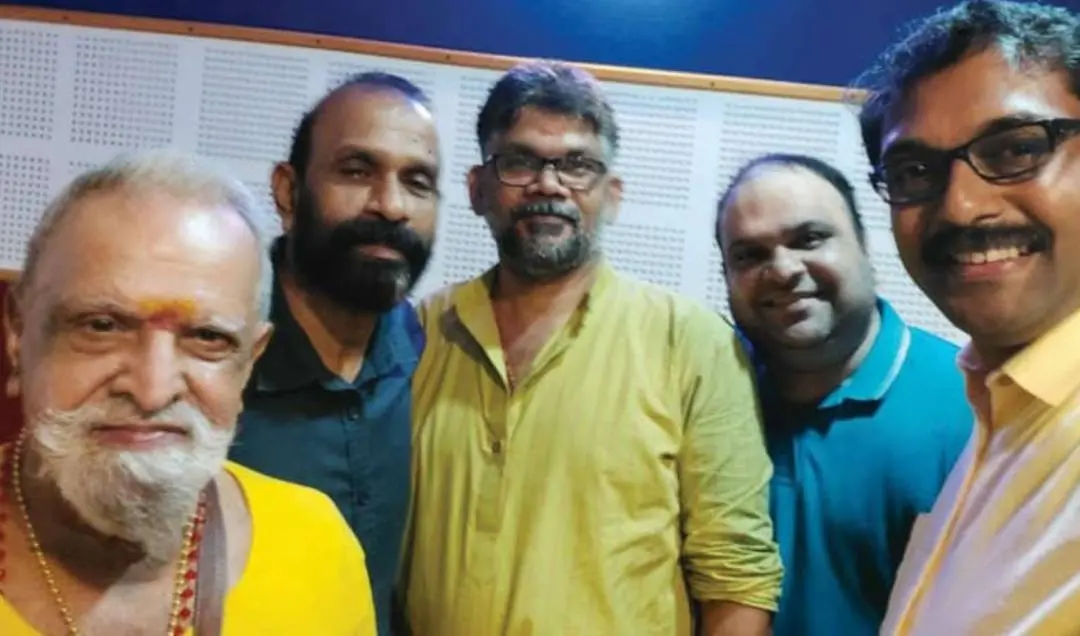 പി. ജയചന്ദ്രൻ, അശോക് അർജുനൻ, റെക്കോഡിസ്റ്റ് സുന്ദർ, ദിനുനാഥ്, ഡോ. ലിജോ എന്നിവർ റെക്കോഡിങ് സ്റ്റുഡിയോയിൽ
