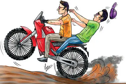 മരിക്കാതിരിക്കാന്‍ ഹെല്‍മെറ്റ് മറക്കാതിരിക്കാം; അപകടമരണത്തില്‍ പകുതിയും ഇരുചക്രവാഹനക്കാര്‍