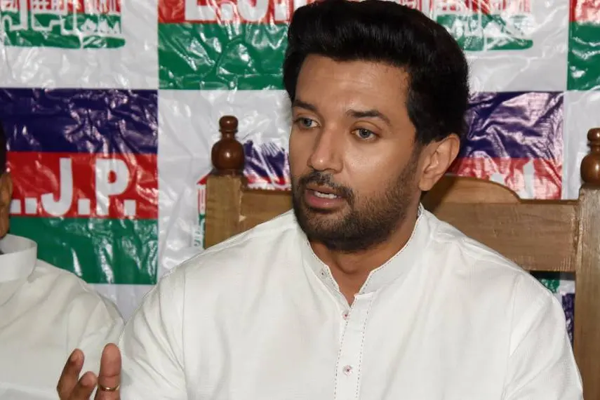 ചിരാഗ് പസ്വാനെ ഞെട്ടിച്ച് എല്ജെപിയില് വിമതനീക്കം; തെറ്റിപ്പിരിഞ്ഞത് ആറില് അഞ്ച് എംപിമാര്