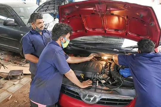 വര്ക്ക്ഷോപ്പ് തുറക്കുന്ന ദിവസം സ്പെയര്പാര്ട്സ് കിട്ടില്ല; താളംതെറ്റി വാഹന സര്വീസുകള്