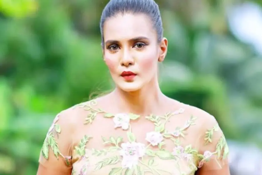സ്വന്തം മരണവാർത്ത ട്വീറ്റ് ചെയ്ത് ആദരാഞ്ജലി അർപ്പിച്ച് മീര മിഥുൻ