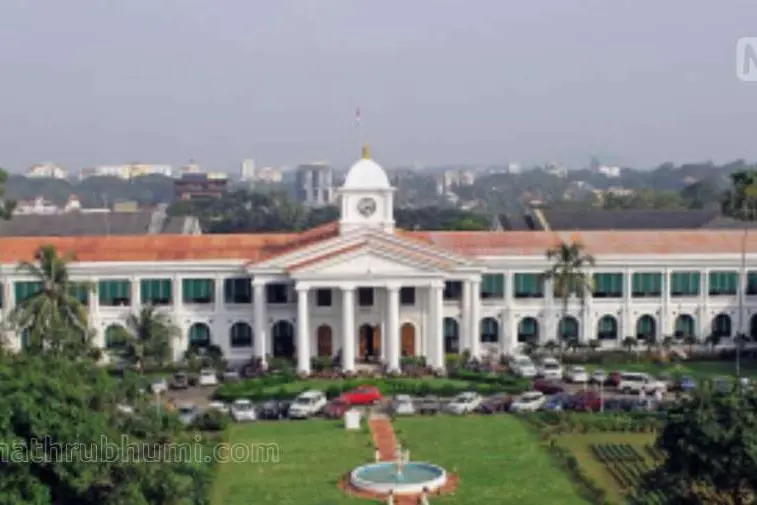 സര്ക്കാര് ജീവനക്കാരുടെ ശമ്പളം പിടിക്കുന്നതിനെതിരെ സിപിഐ സര്വീസ് സംഘടന