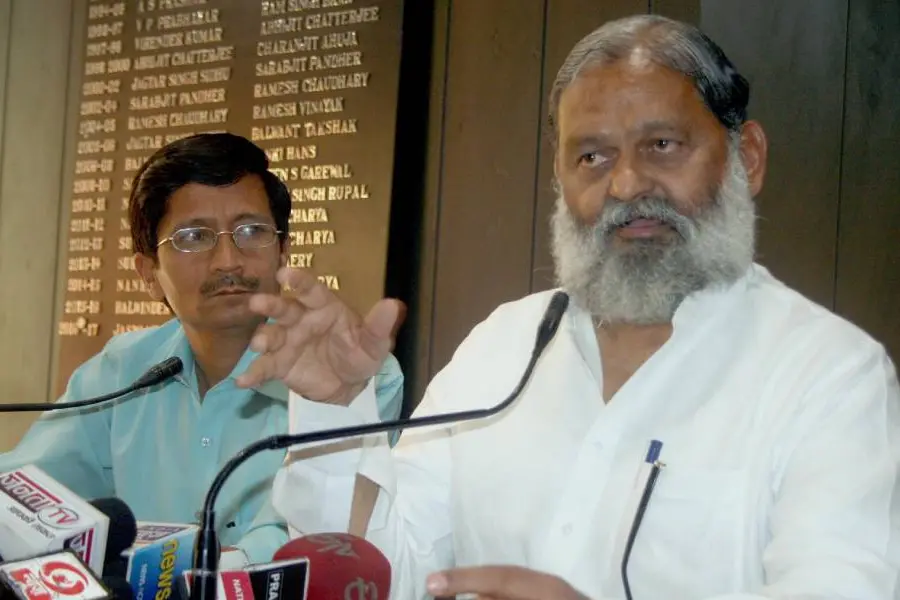 കോവിഡ് വാക്സിന് പരീക്ഷണത്തിന് വോളന്റിയറാകാൻ സന്നദ്ധത അറിയിച്ച് ഹരിയാണ ആരോഗ്യമന്ത്രി