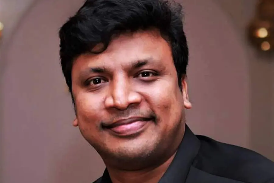 'നിന്റെ പടച്ചോന് എന്റെ പടച്ചോന് എന്നൊരു തല്ലില്ലാര്ന്നേ...' എന്ന ഓര്മ്മപ്പെടുത്തലാണ് ആ പാട്ട്