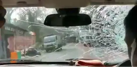 വാഹന വ്യൂഹത്തിന് നേരേ നടന്ന ആക്രമണം | photo:KailashOnlinetwitter