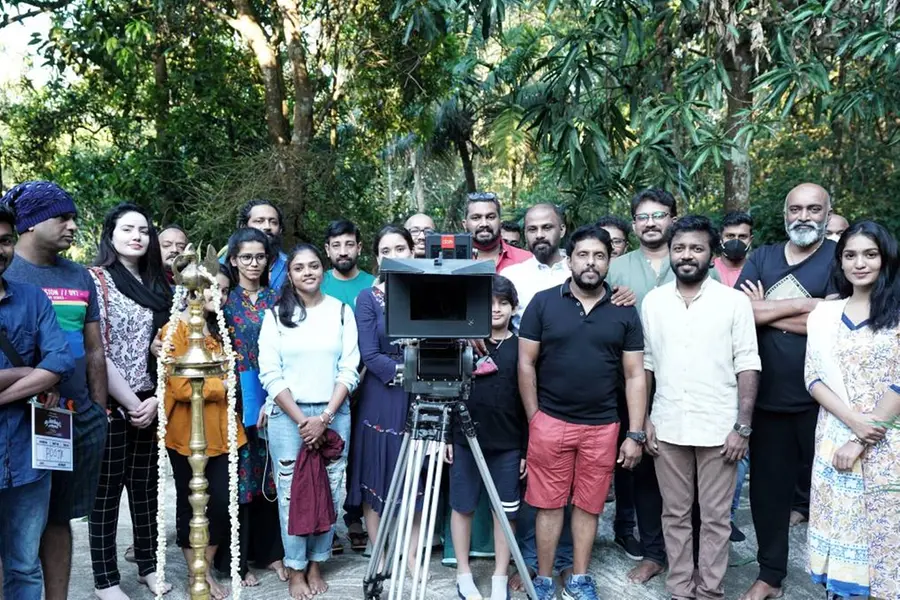 വിഷ്ണു ഉണ്ണികൃഷ്ണനും സാനിയയും ഒന്നിക്കുന്നു; 'കൃഷ്ണൻകുട്ടി പണി തുടങ്ങി'
