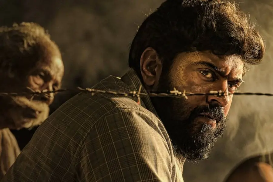 20 കോടിക്ക് മുകളിൽ പ്രീ ബിസിനസ്സ്; മൂന്നാം ദിനവും മികച്ച ബുക്കിംഗുമായി പടവെട്ട് സൂപ്പർ ഹിറ്റിലേക്ക്