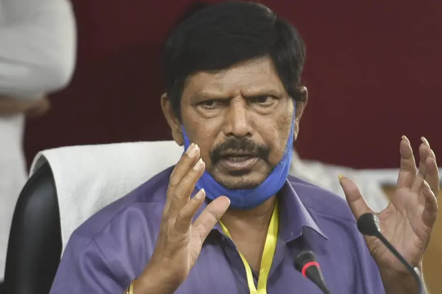 ശരദ് പവാര് എന്ഡിഎയുടെ ഭാഗമാകണമെന്ന ആവശ്യവുമായി കേന്ദ്രമന്ത്രി അത്താവലെ