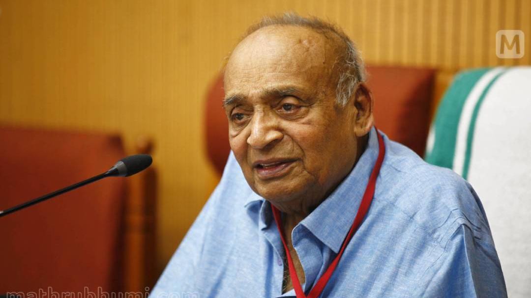 'വീരേന്ദ്രകുമാര്‍ ഓര്‍മകളിലൂടെ': സുവനീര്‍ ടി. പത്മനാഭന്‍ പ്രകാശന…