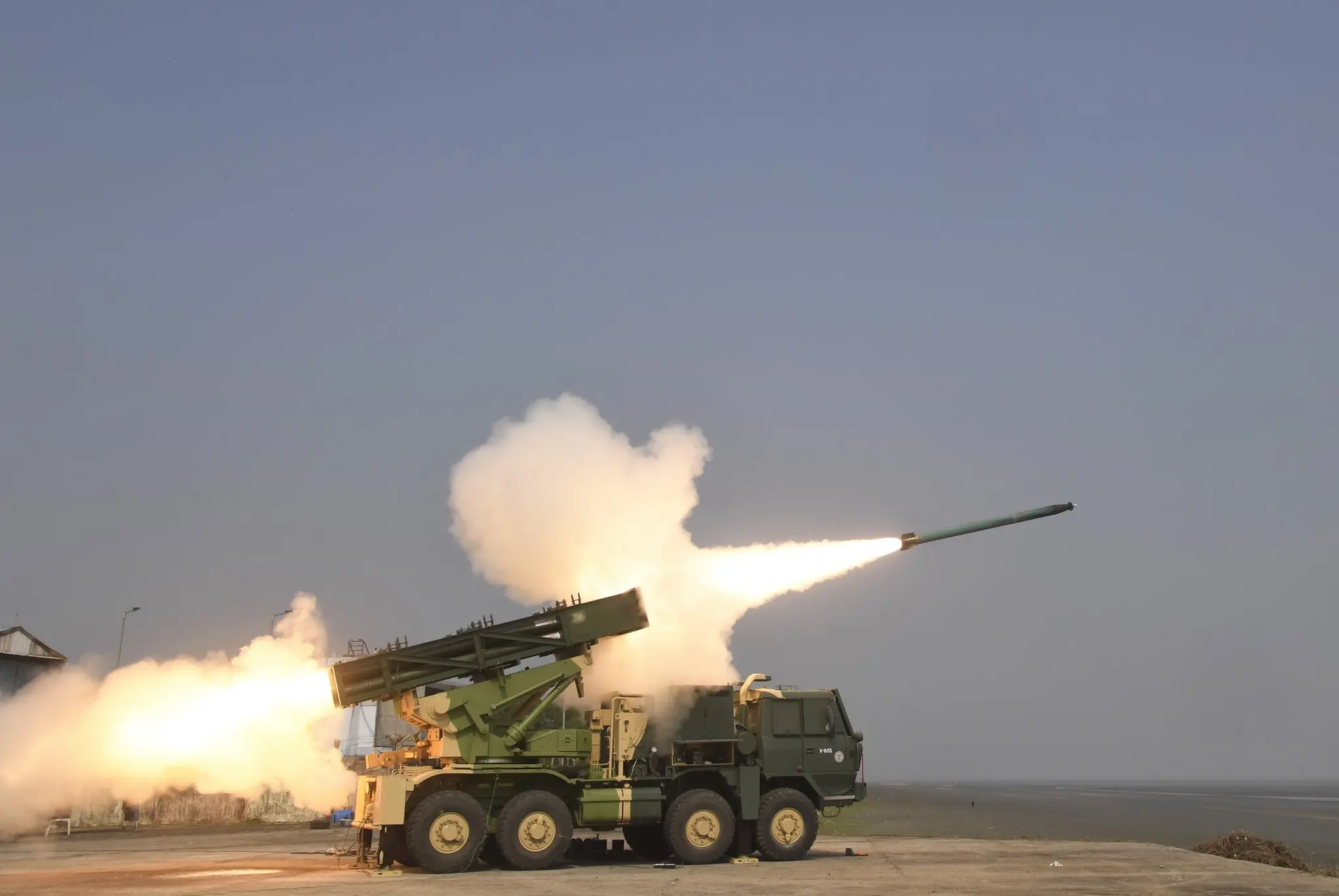 പിനാക റോക്കറ്റ് സിസ്റ്റത്തിന്റെ പരീക്ഷണം | photo: DRDO twitter page