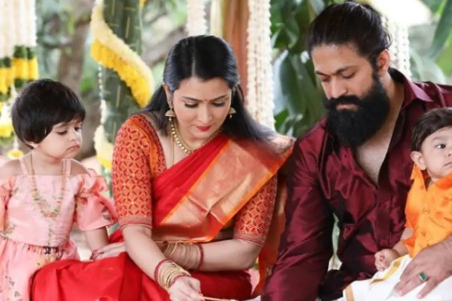 യാഷും രാധികയും ആയ്റയും ചേർന്നാൽ അവന് പേരായി, മകന്റെ പേരിടൽ ചടങ്ങ് പങ്കുവച്ച് കെജിഎഫ് താരം
