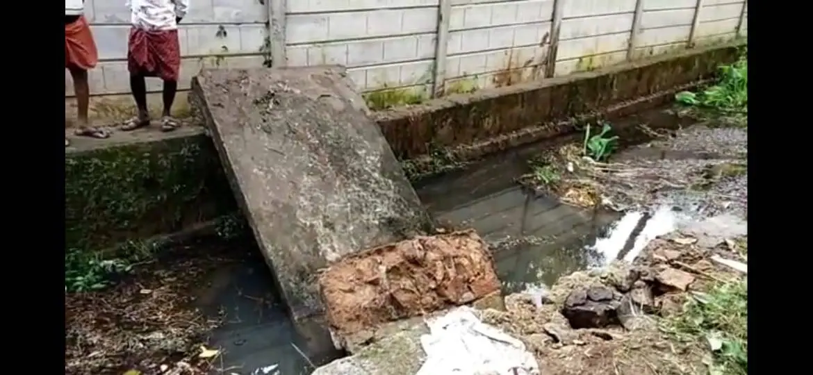 പുന്നകുളത്ത് നടപ്പാലം തകര്ന്ന് വീണപ്പോള്