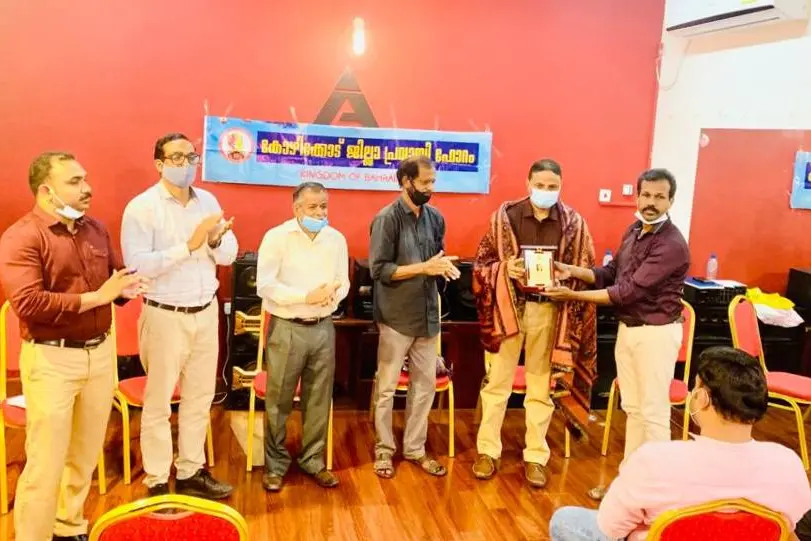 കോഴിക്കോട് ജില്ലാ പ്രവാസി ഫോറം സുധീര് തിരുനിലത്തിനെ ആദരിച്ചു