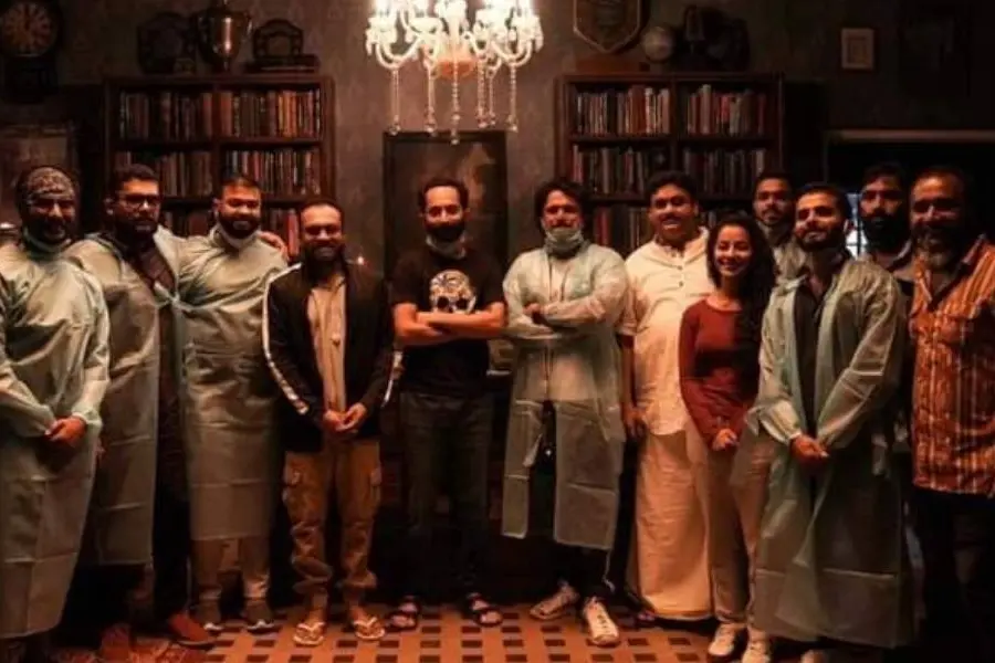 ഫഹദിനൊപ്പം ദർശനയും സൗബിനും; 'ഇരുൾ' ചിത്രീകരണം ആരംഭിച്ചു