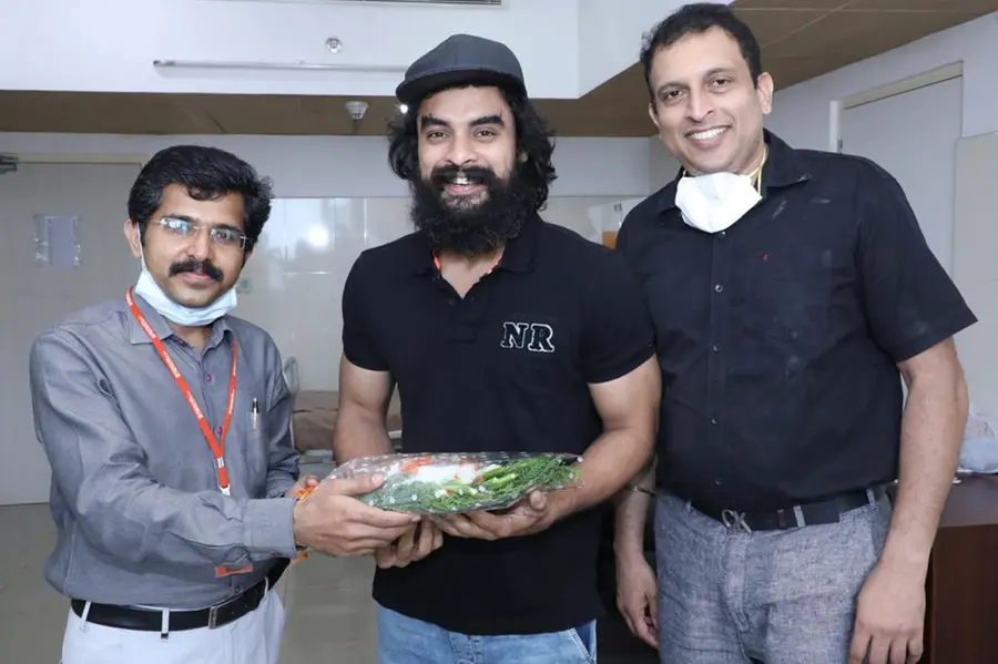 നടൻ ടൊവിനോ തോമസ് ആശുപത്രി വിട്ടു