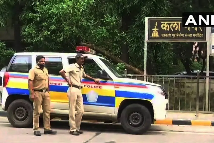 മുകേഷ് അംബാനിയുടെ വസതിക്ക് സമീപം സ്‌ഫോടക വസ്തുക്കള്‍ നിറച്ച വാഹനം കണ്ടെത്തി