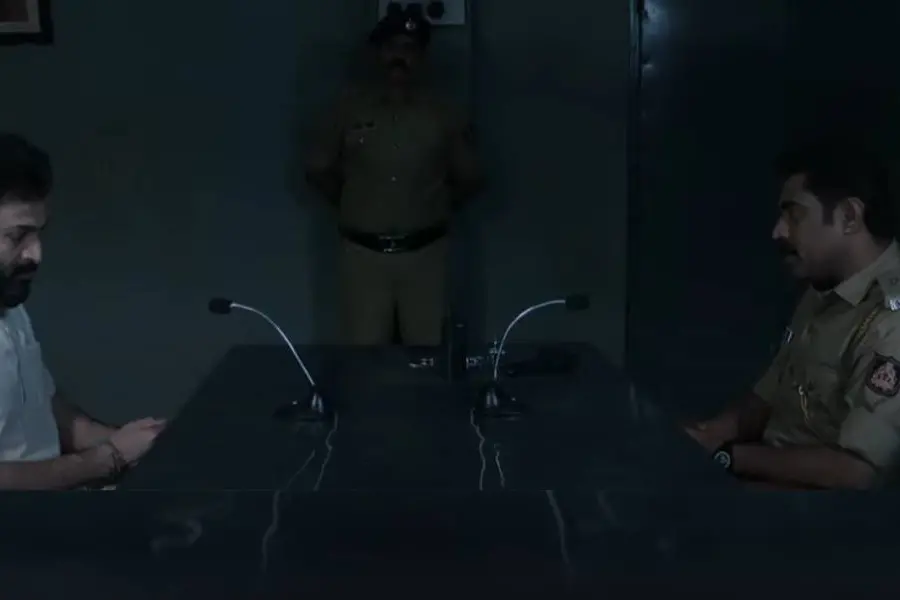 'ഗാന്ധിയെ കൊന്നതിന് രണ്ട് പക്ഷമുള്ള നാടാണ് സാറെ ഇത്'; വീണ്ടും നേർക്ക് നേർ പൃഥ്വിയും സുരാജും