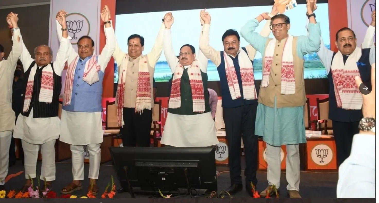 ബിജെപി അസമില് പ്രകടന പത്രിക പുറത്തിറക്കിയപ്പോള് | Photo: Twitter https:||twitter.com|himantabiswa