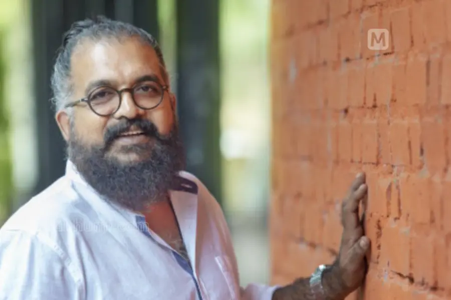 എന്തിനാണ് അവഗണിച്ചതെന്നറിയില്ല; മേളയിലേക്ക് ക്ഷണിച്ചില്ലെന്ന് സന്തോഷ് രാമന്