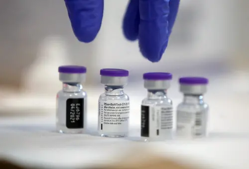 ഫൈസര്-ബയോഎന്ടെക് കോവിഡ് വാക്സിന് | Photo : AFP