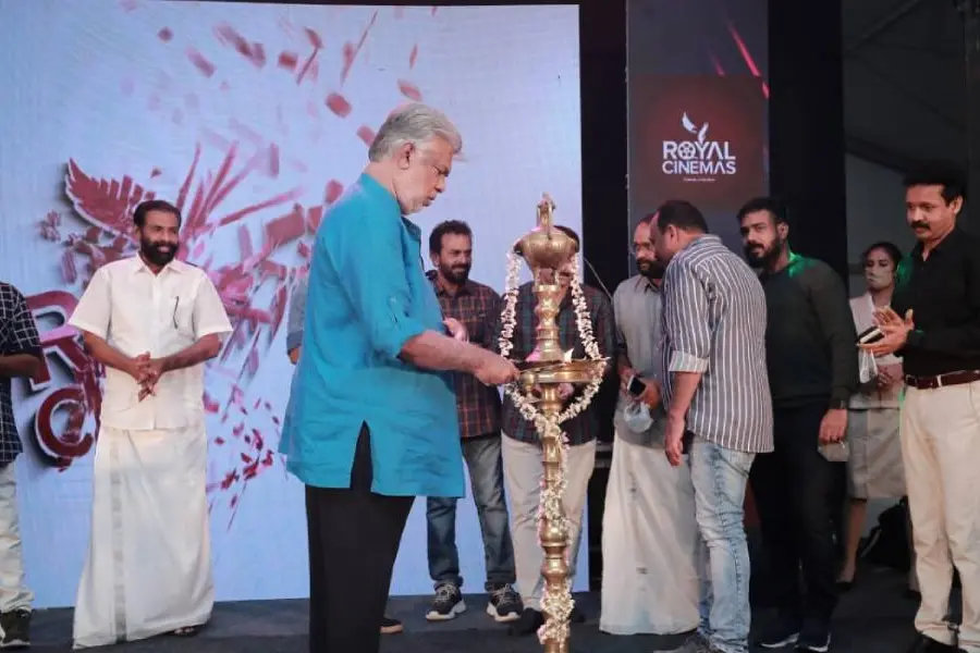 റോയൽ ഫിലിംസിൻ്റെ രണ്ടു ചിത്രങ്ങൾക്കു തുടക്കമിട്ടു.
