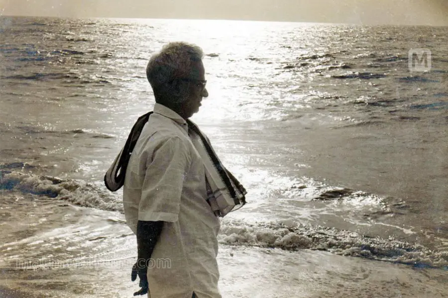 അപാരതയിലേക്കുള്ള വാതിലുകള്